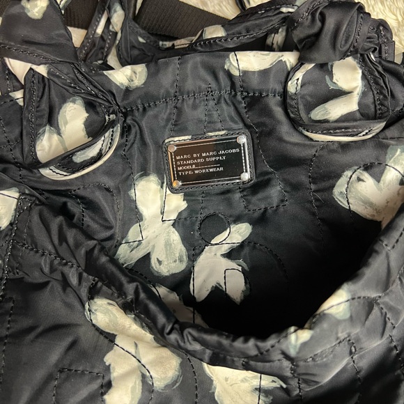 Marc Jacob’s black floral diaper bag with changing pad. - Picture 4 of 16